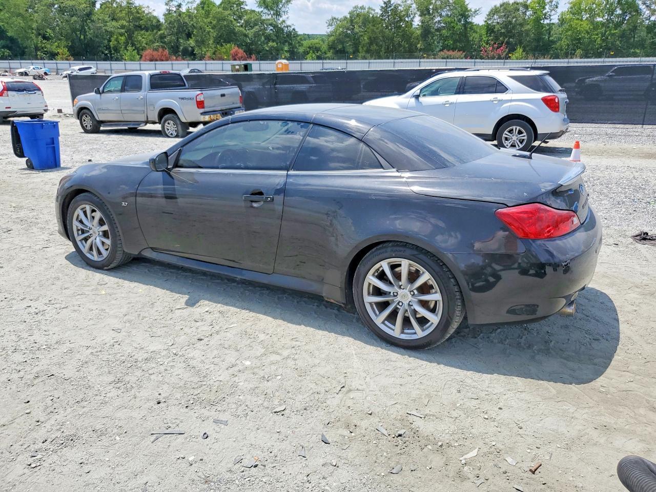 2015 Infiniti Q60 Convertible Base - Фото 2