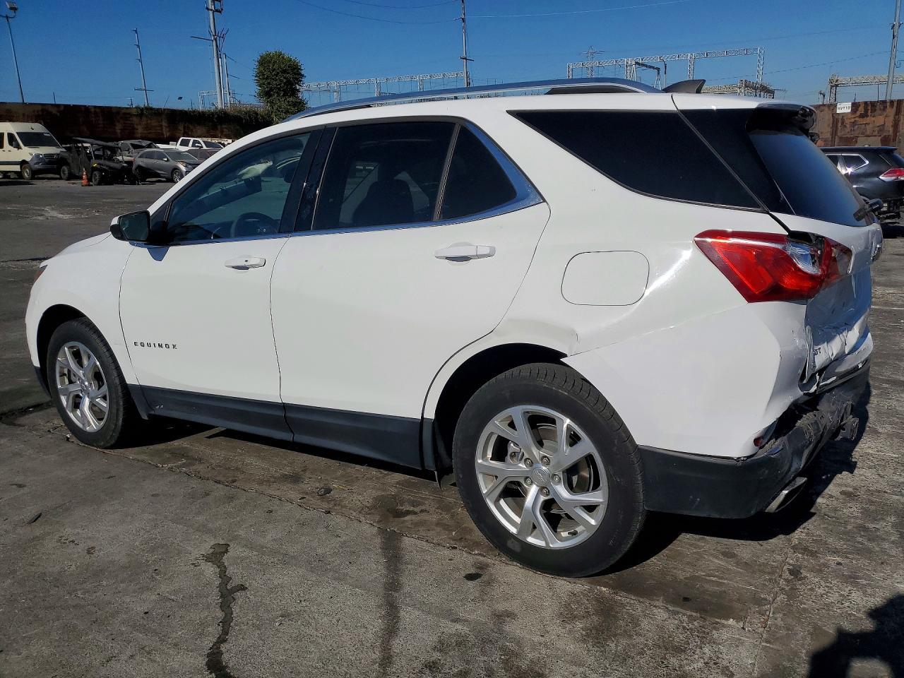 2020 Chevrolet Equinox Lt - Image 2