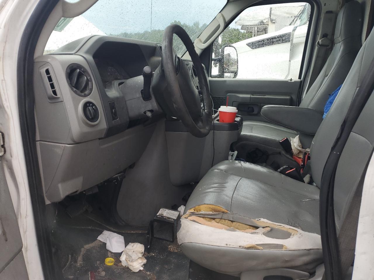 2015 Ford Econoline E350 Super Duty Cutaway Van - Image 7