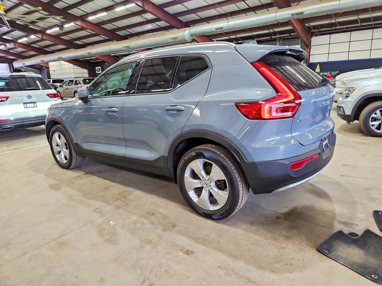 2020 Volvo Xc40 T5 Momentum - Фото 2