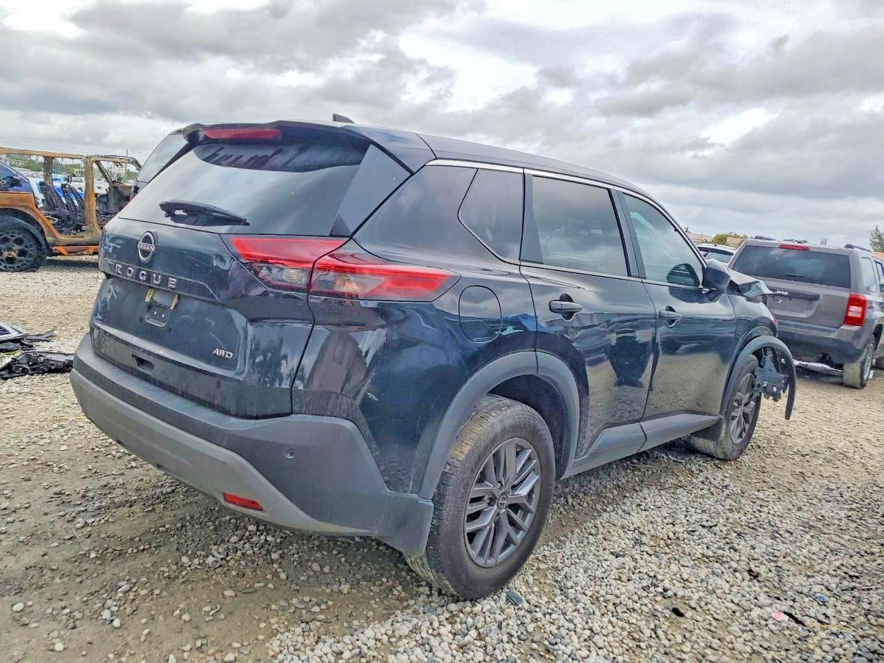 2023 Nissan Rogue S - Image 3