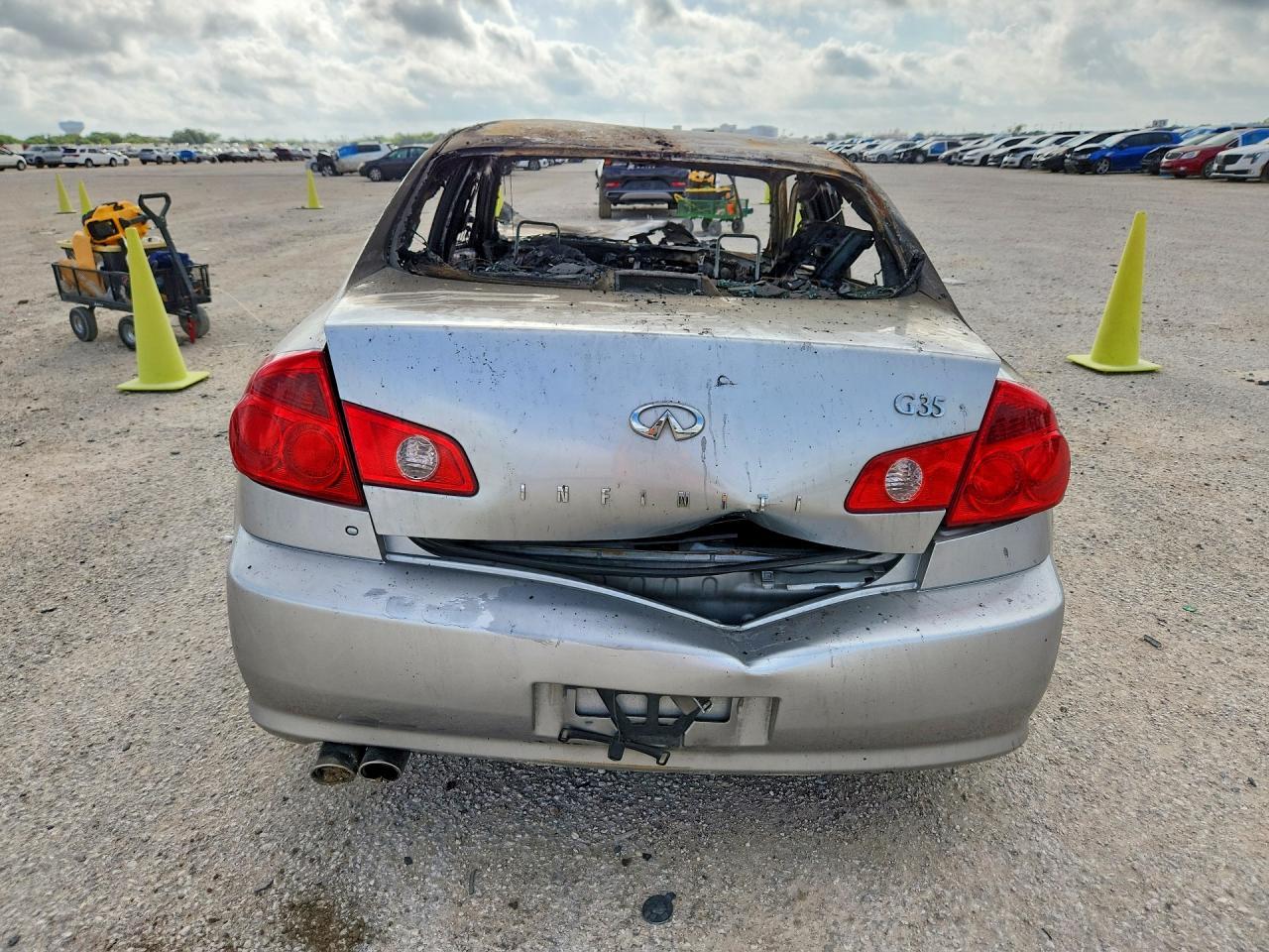 2005 Infiniti G35 Base - Image 6