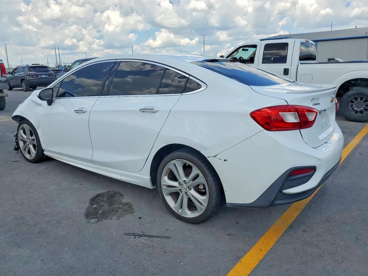 2016 Chevrolet Cruze Premier - Image 2