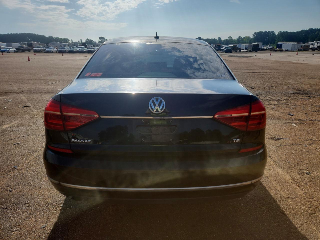 2016 Volkswagen Passat S - Фото 6