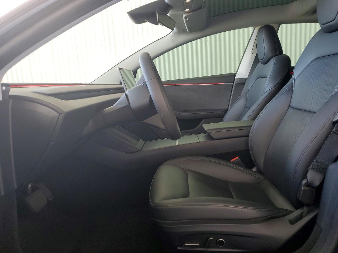 2025 Tesla Model 3 - Фото 7