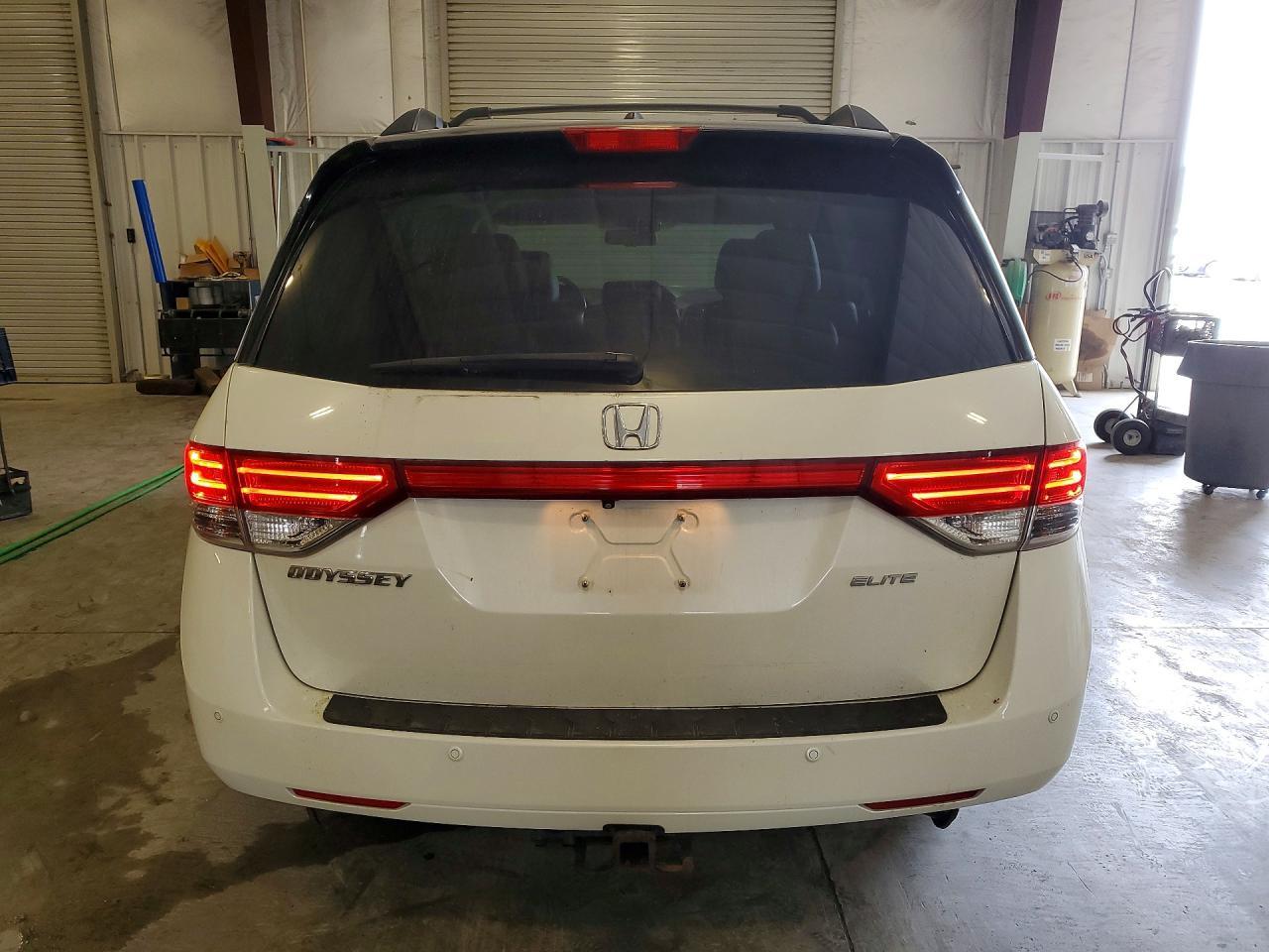2015 Honda Odyssey Touring - Image 6
