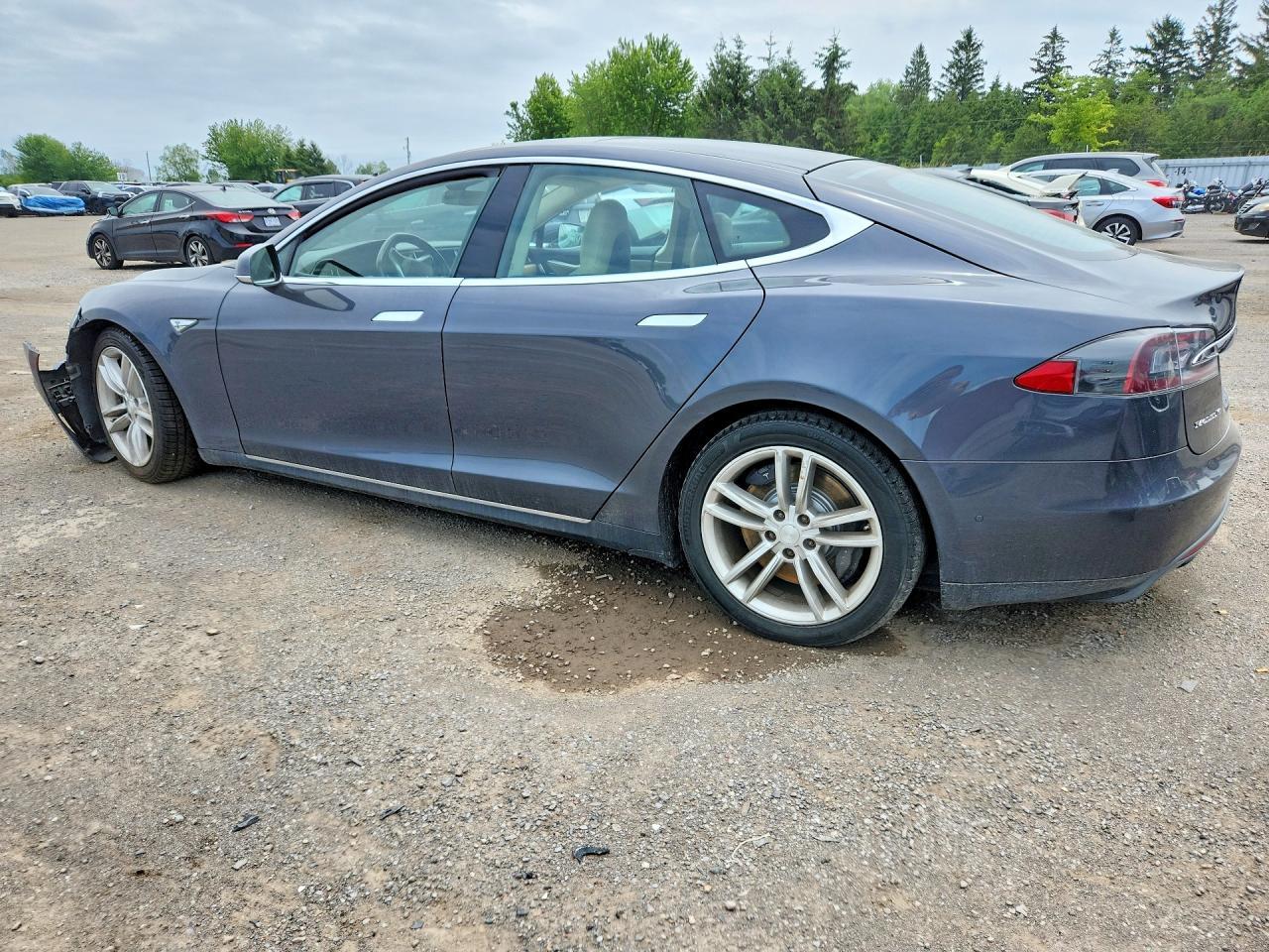2015 Tesla Model S 85D - Image 2