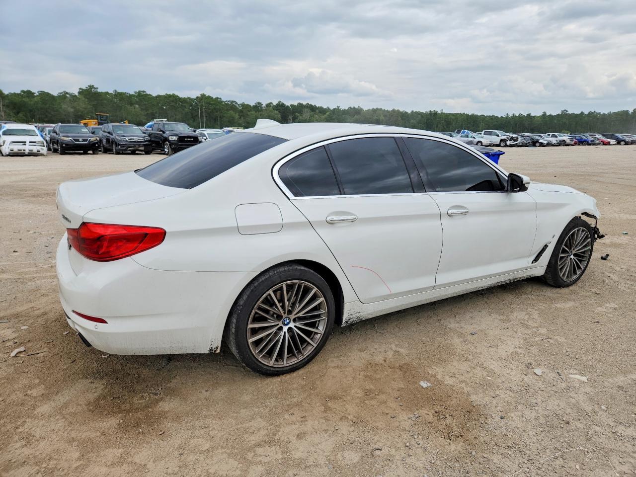 2018 BMW 530Xe - Фото 3