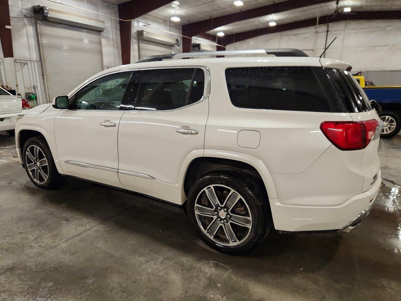 2017 GMC Acadia Denali - Фото 2