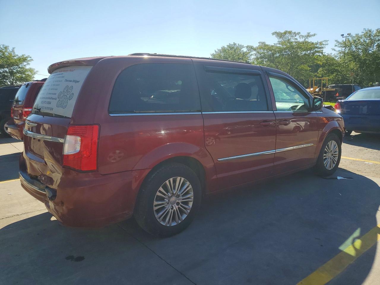 2016 Chrysler Town & Country Touring L - Фото 3