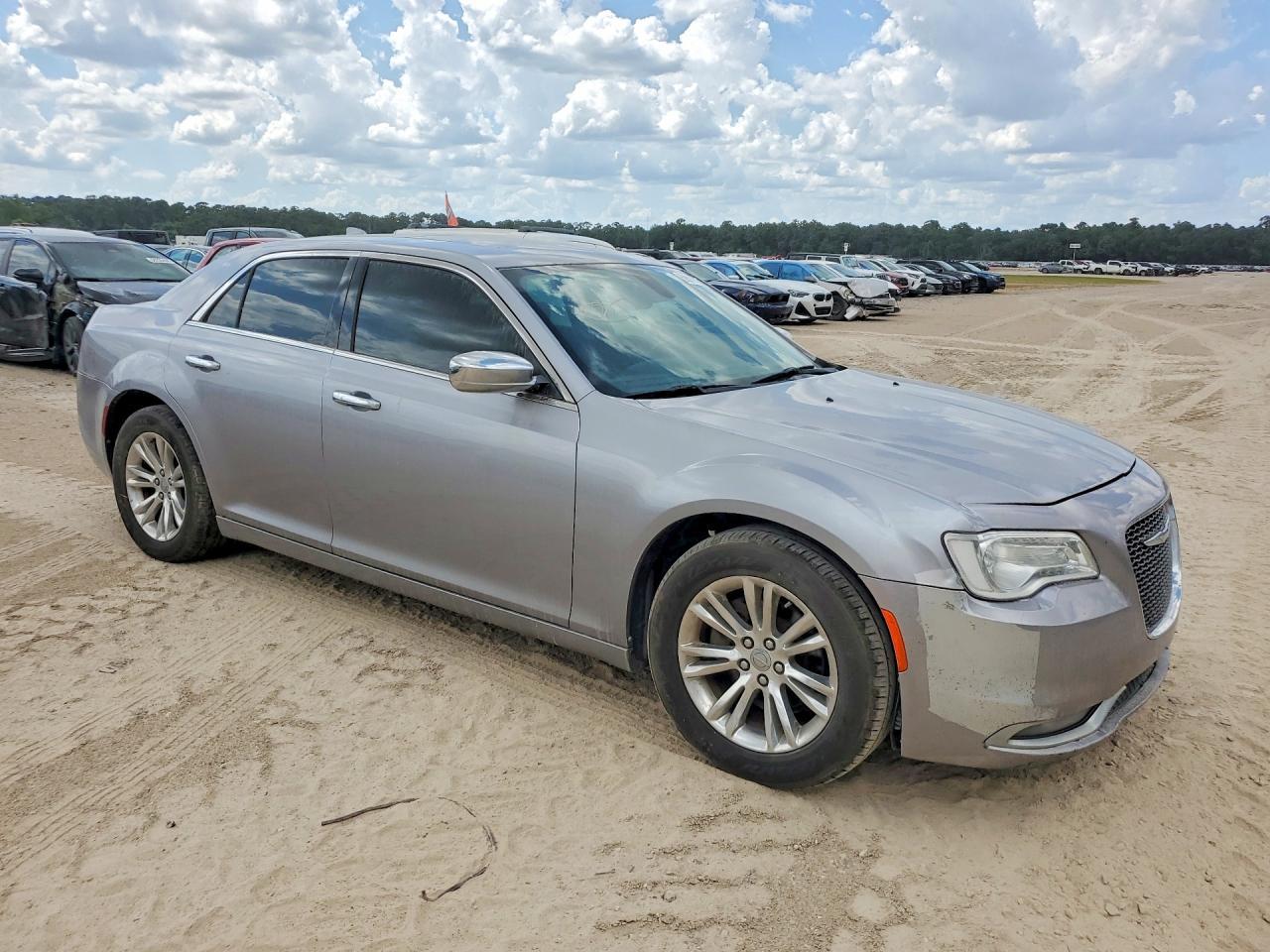 2016 Chrysler 300 - Image 4