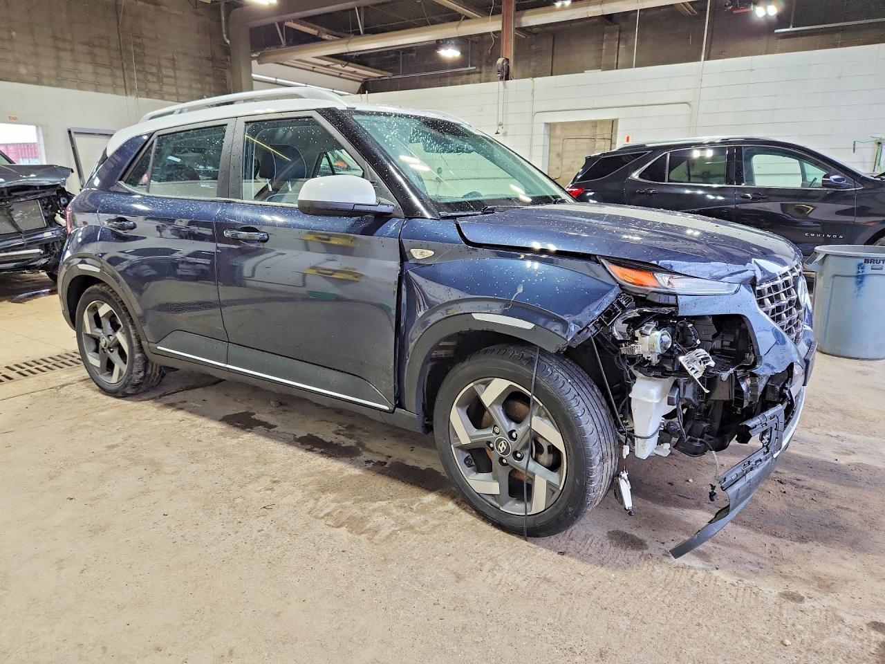 2023 Hyundai Venue Limited - Фото 4