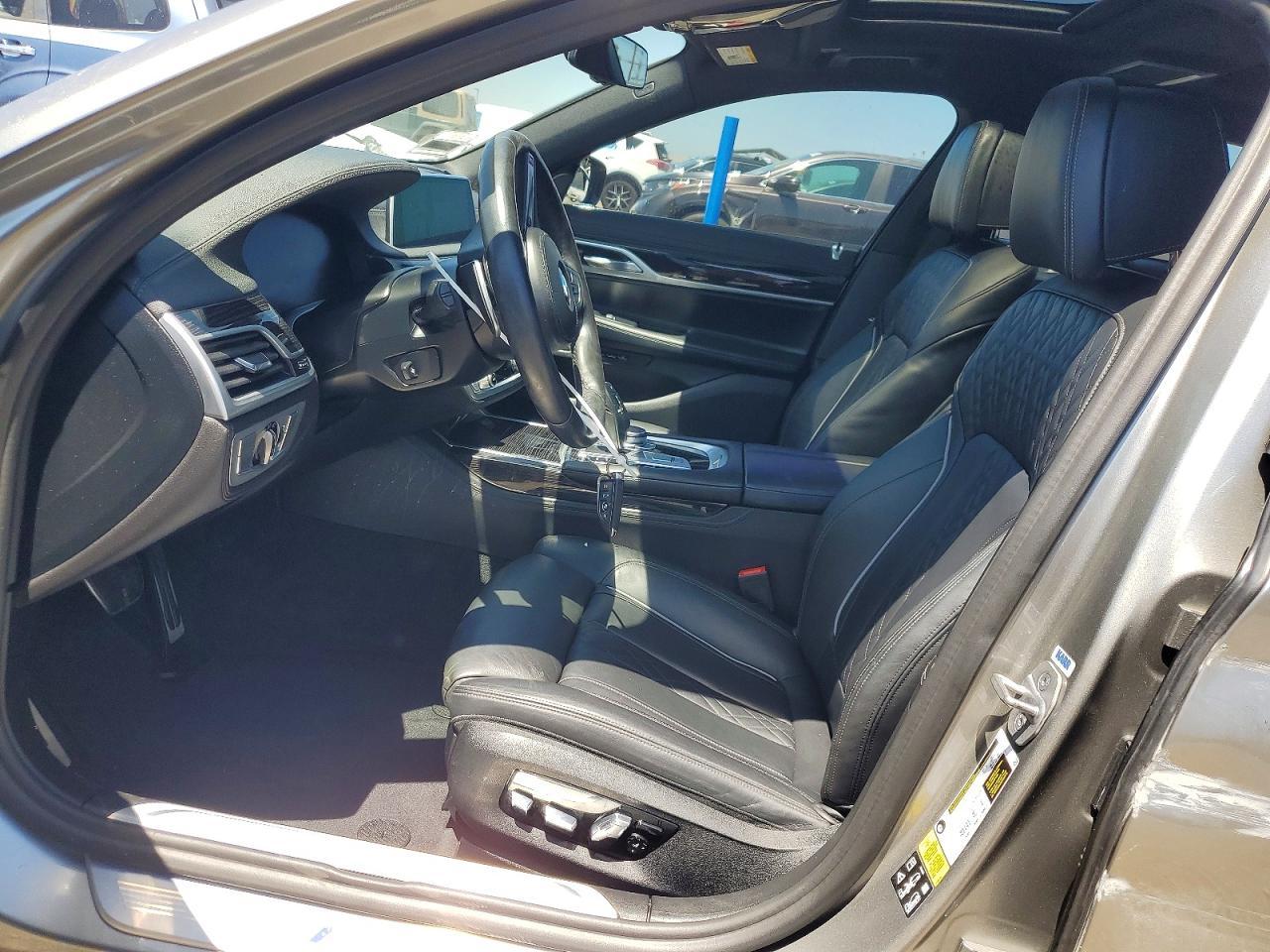 2022 BMW 750 Xi - Фото 7