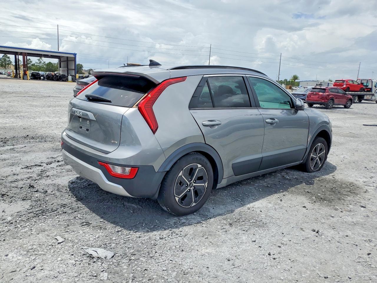 2024 Kia Niro Ex - Image 3