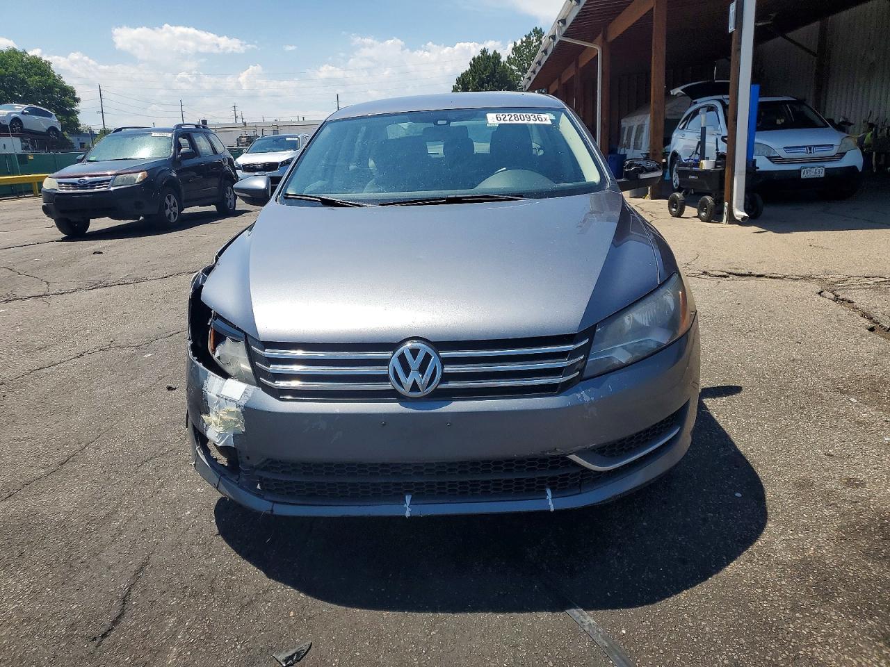 2013 Volkswagen Passat S - Image 5