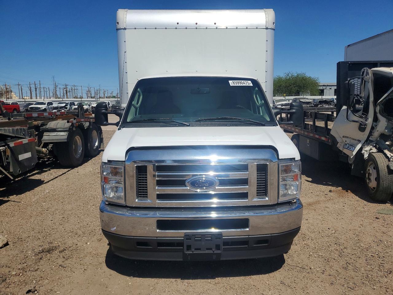 2022 Ford Econoline E450 Super Duty Cutaway Van - Image 5