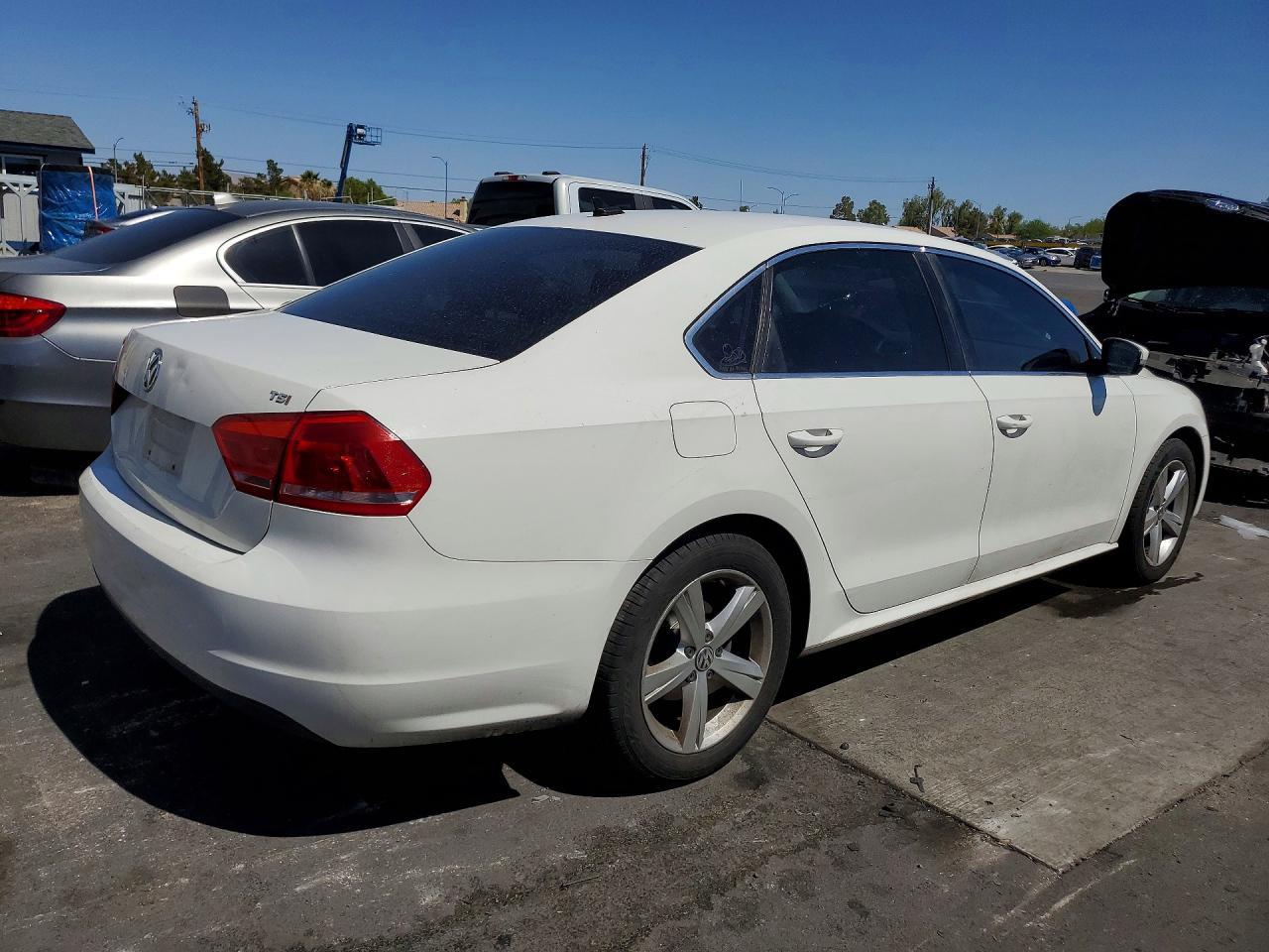 2015 Volkswagen Passat S - Фото 3