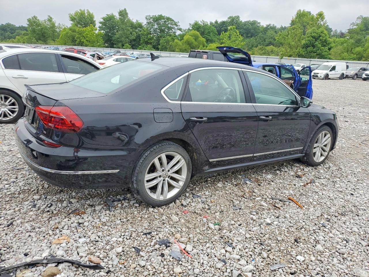 2018 Volkswagen Passat Sel Premium - Image 3