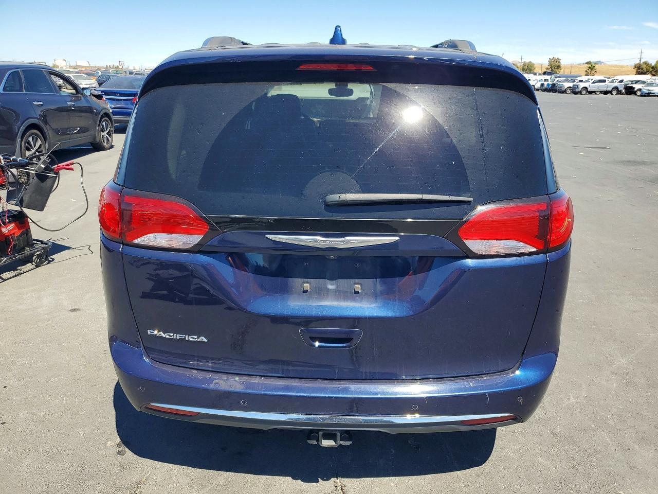 2018 Chrysler Pacifica Touring L - Image 6