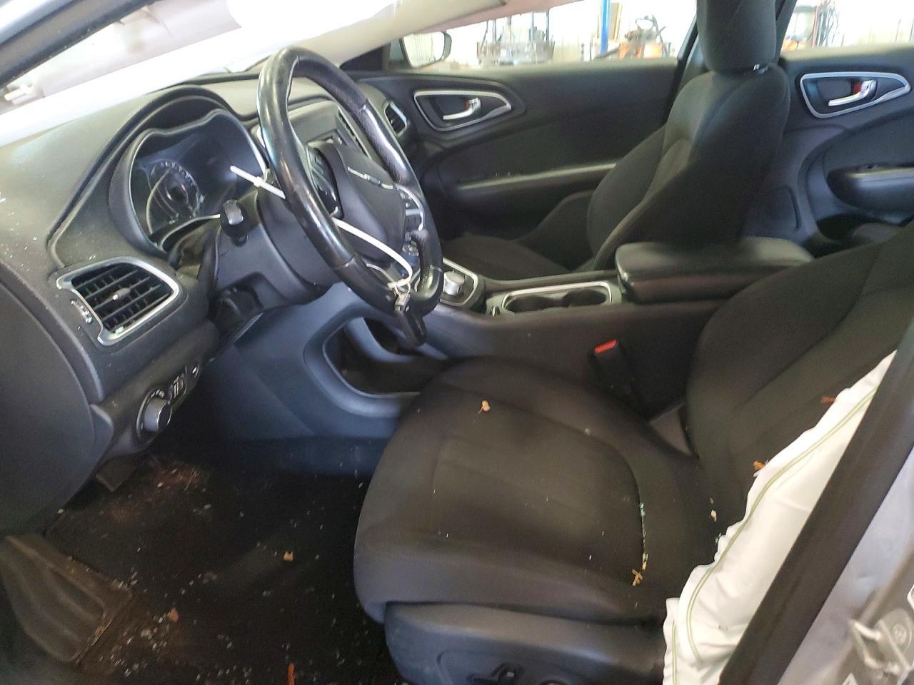 2015 Chrysler 200 Limited - Image 7