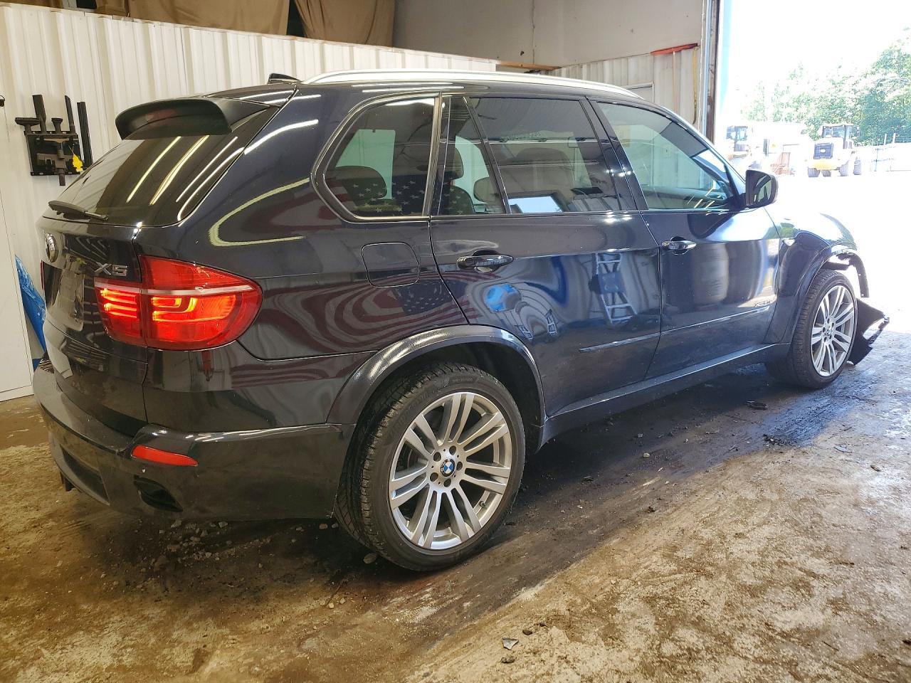 2011 BMW X5 xDrive50I - Фото 3