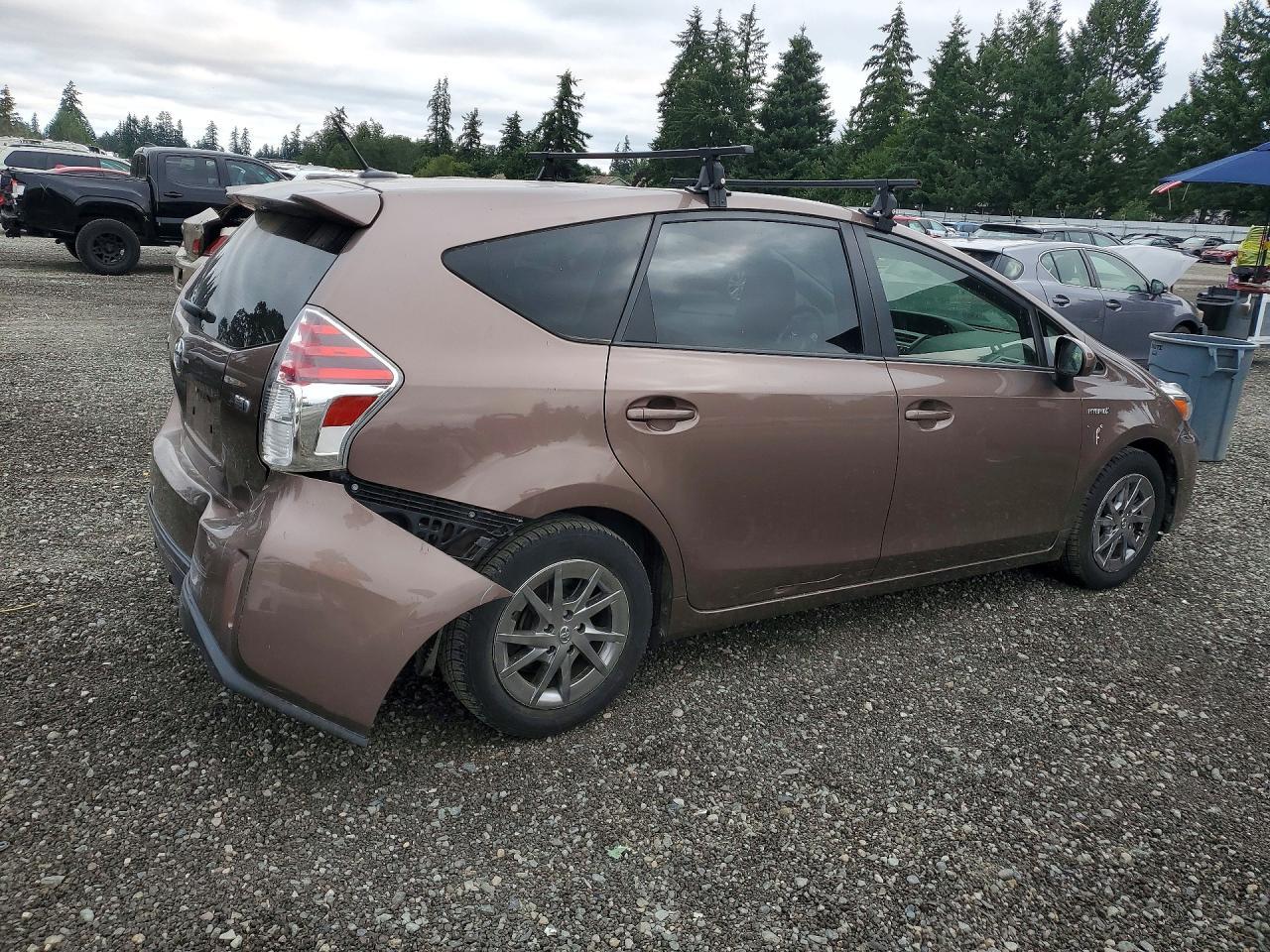 2017 Toyota Prius V Four - Image 3