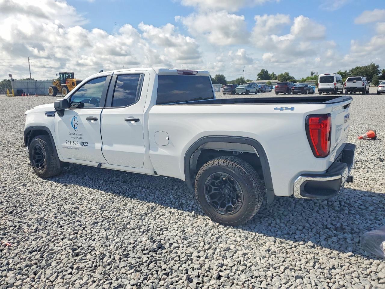 2024 GMC Sierra K1500 - Image 2