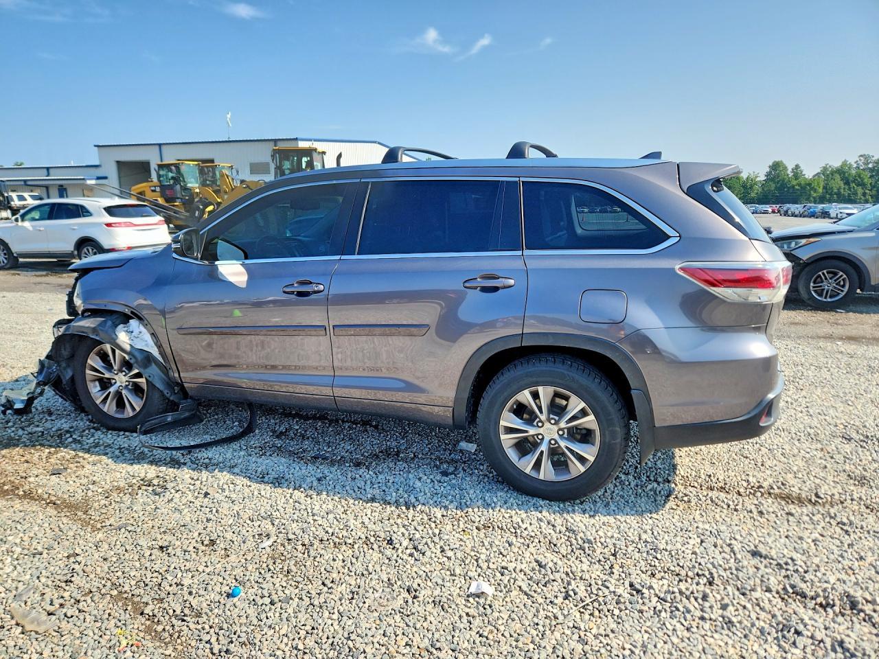 2015 Toyota Highlander Xle - Image 2