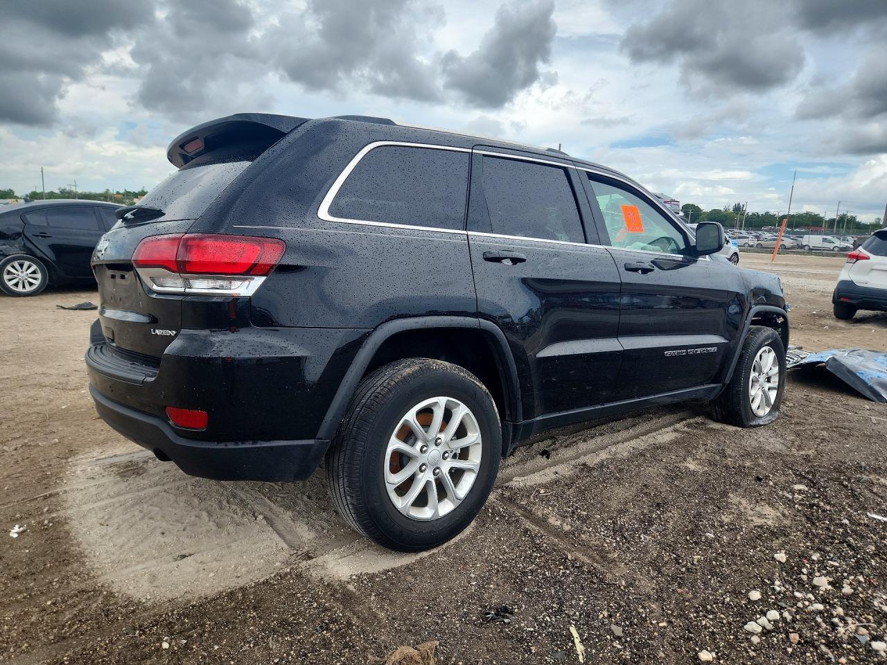 2021 Jeep Grand Cherokee Laredo - Image 3
