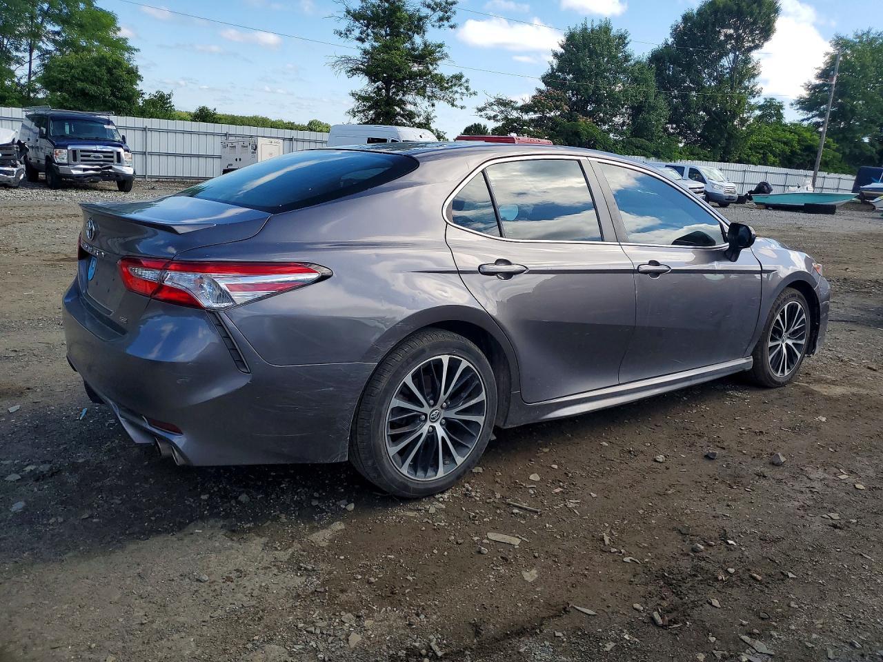 2018 Toyota Camry Se - Image 3