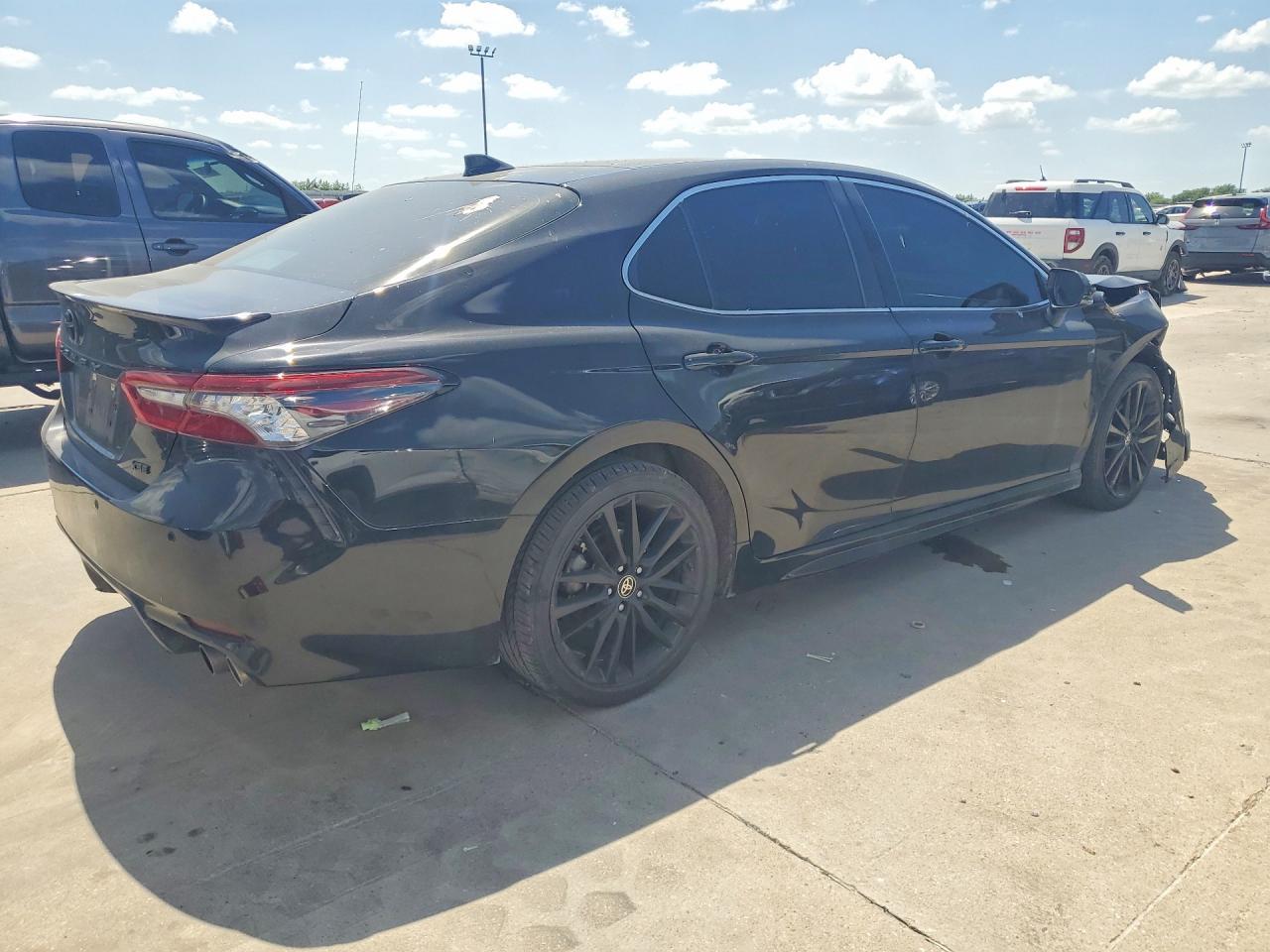 2022 Toyota Camry Xse - Фото 3