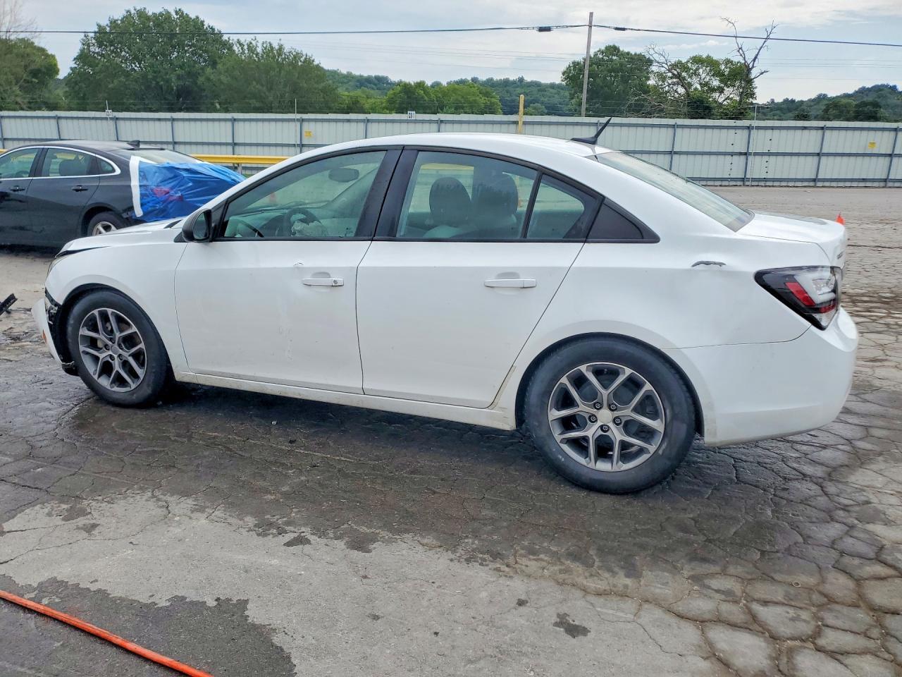 2014 Chevrolet Cruze Ls - Фото 2