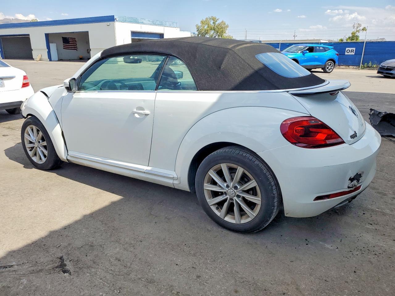 2019 Volkswagen Beetle S - Фото 2