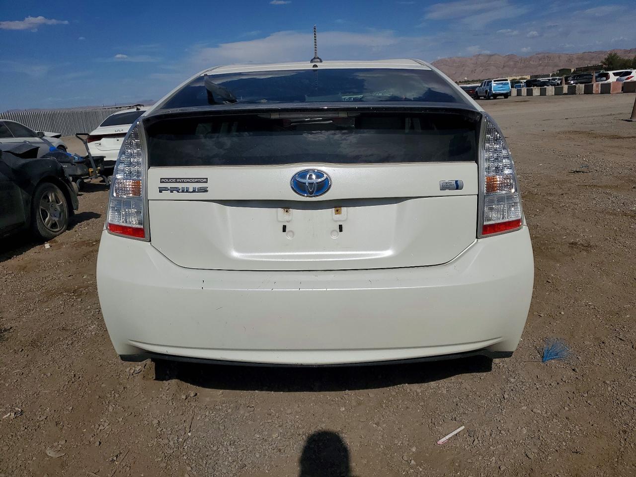2011 Toyota Prius Two - Image 6