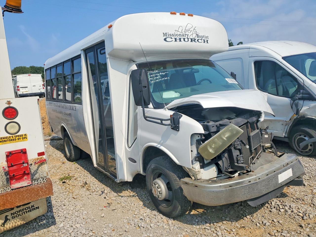 2003 Chevrolet Express G3500 Shuttle Bus - Image 4