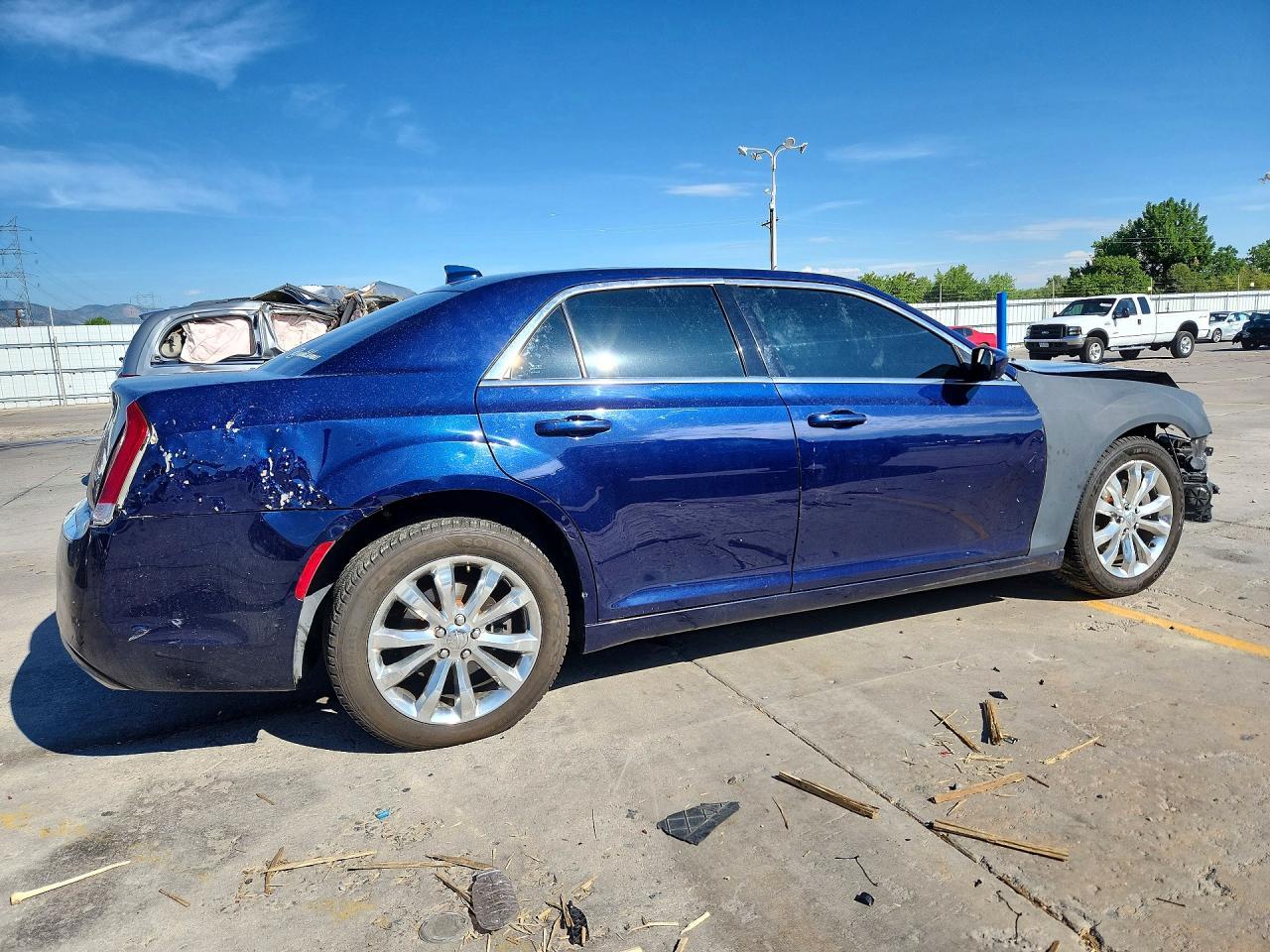 2017 Chrysler 300 Limited - Фото 3