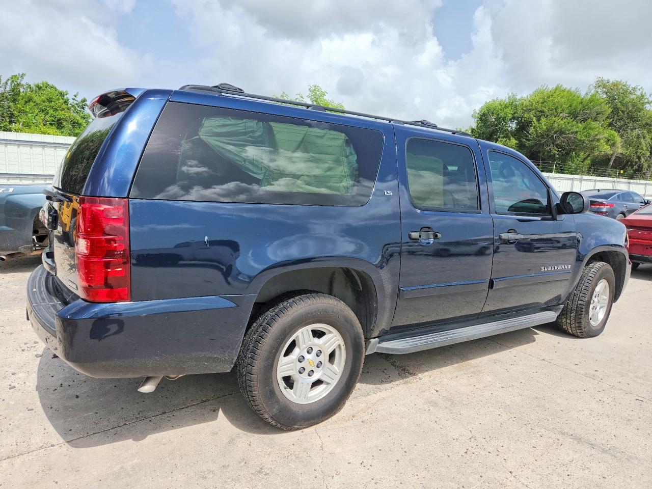 2008 Chevrolet Suburban K1500 Ls - Image 3