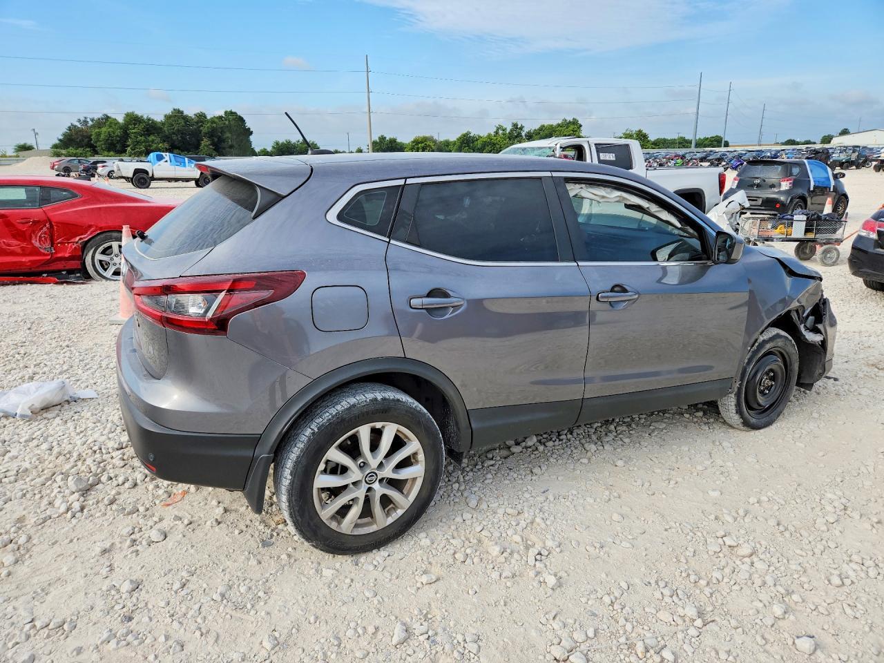 2021 Nissan Rogue - Image 3