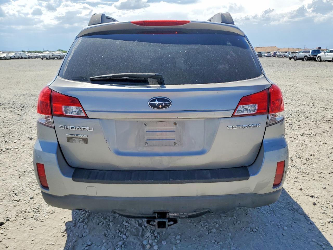 2010 Subaru Outback 2.5I Limited - Image 6