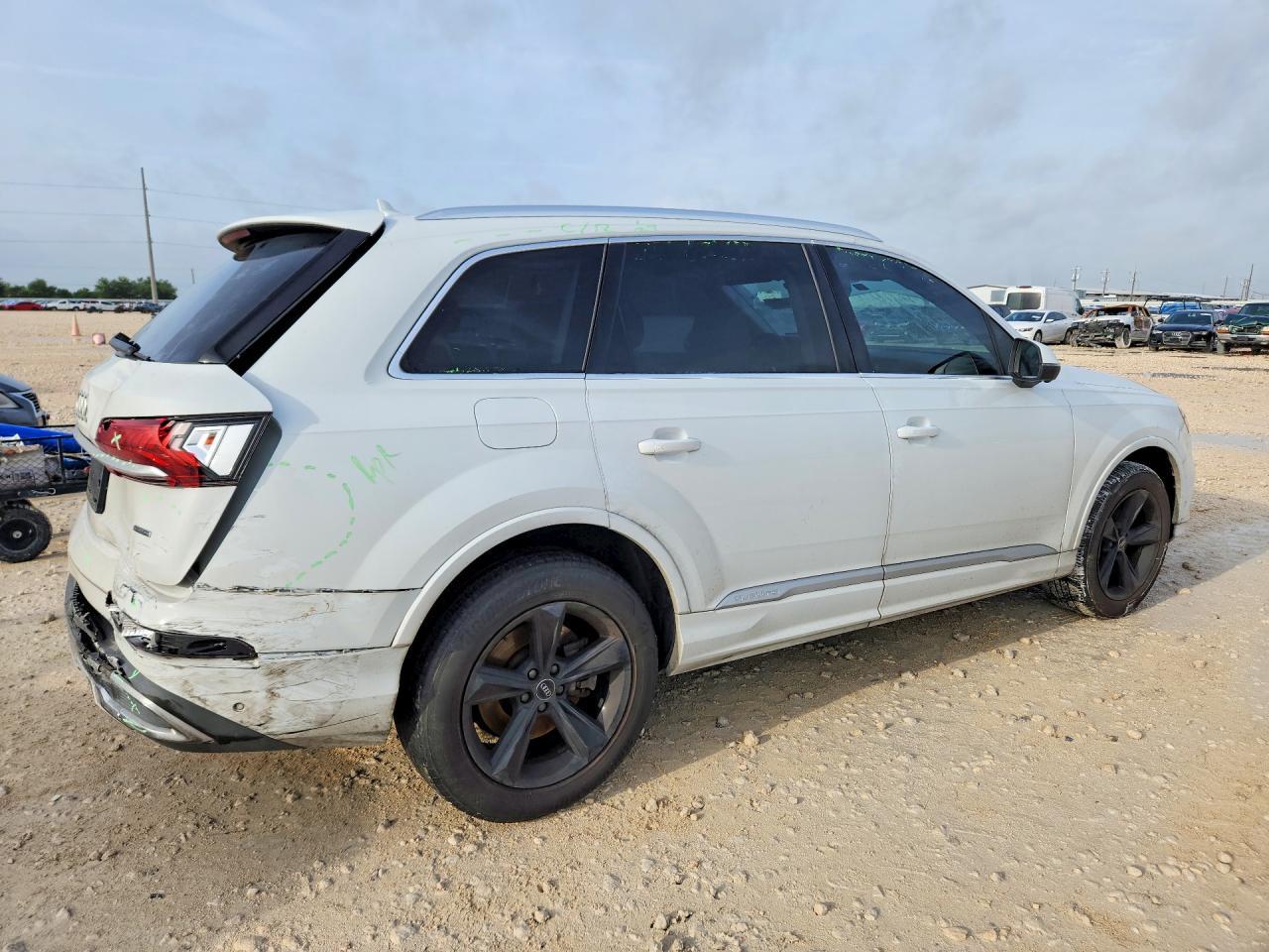 2020 Audi Q7 Premium Plus - Image 3