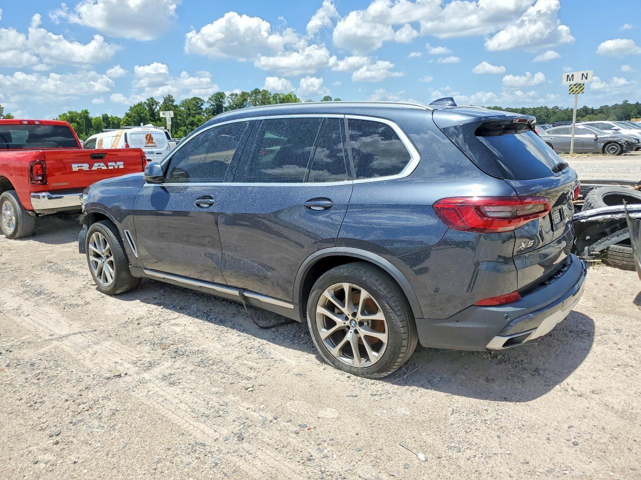 2020 BMW X5 Sdrive 40I - Фото 2