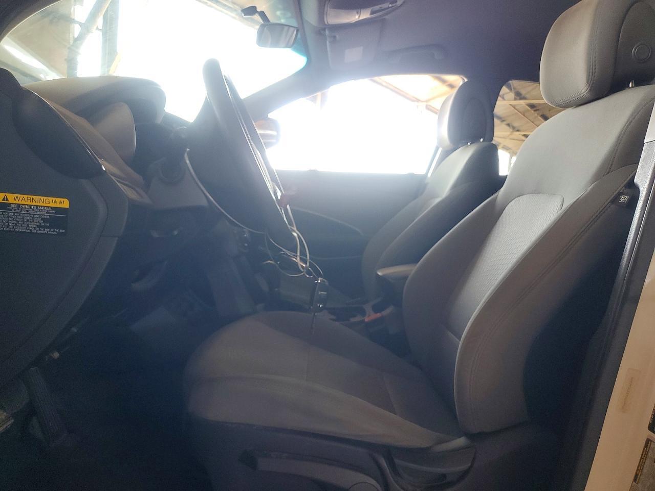 2015 Hyundai Santa Fe Sport 2.4L - Image 7