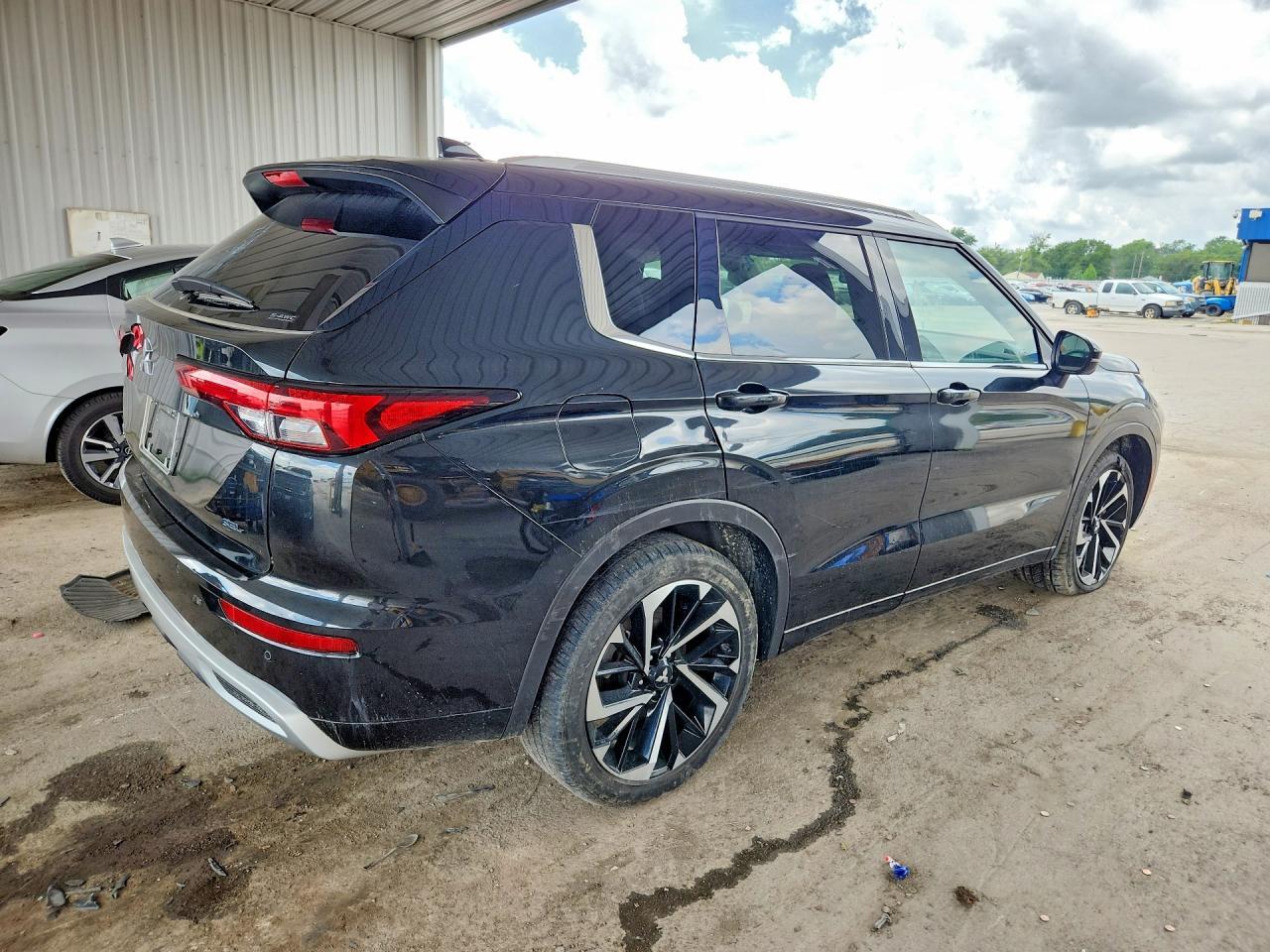2024 Mitsubishi Outlander Sel - Image 3