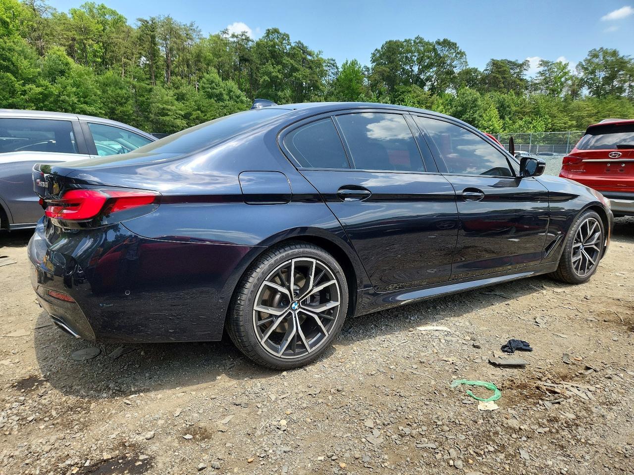 2022 BMW 530 Xi - Фото 3