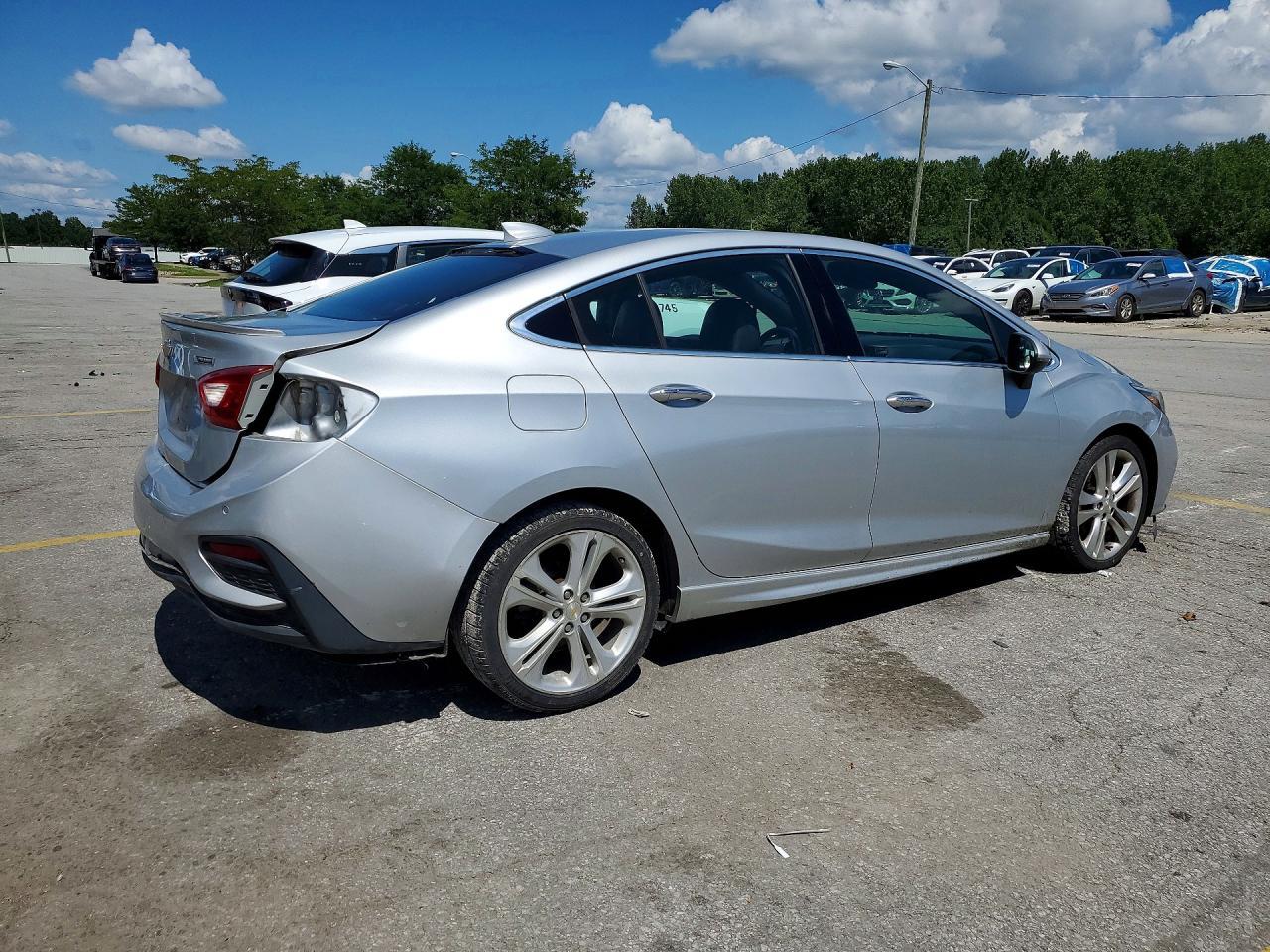 2016 Chevrolet Cruze Premier - Image 3