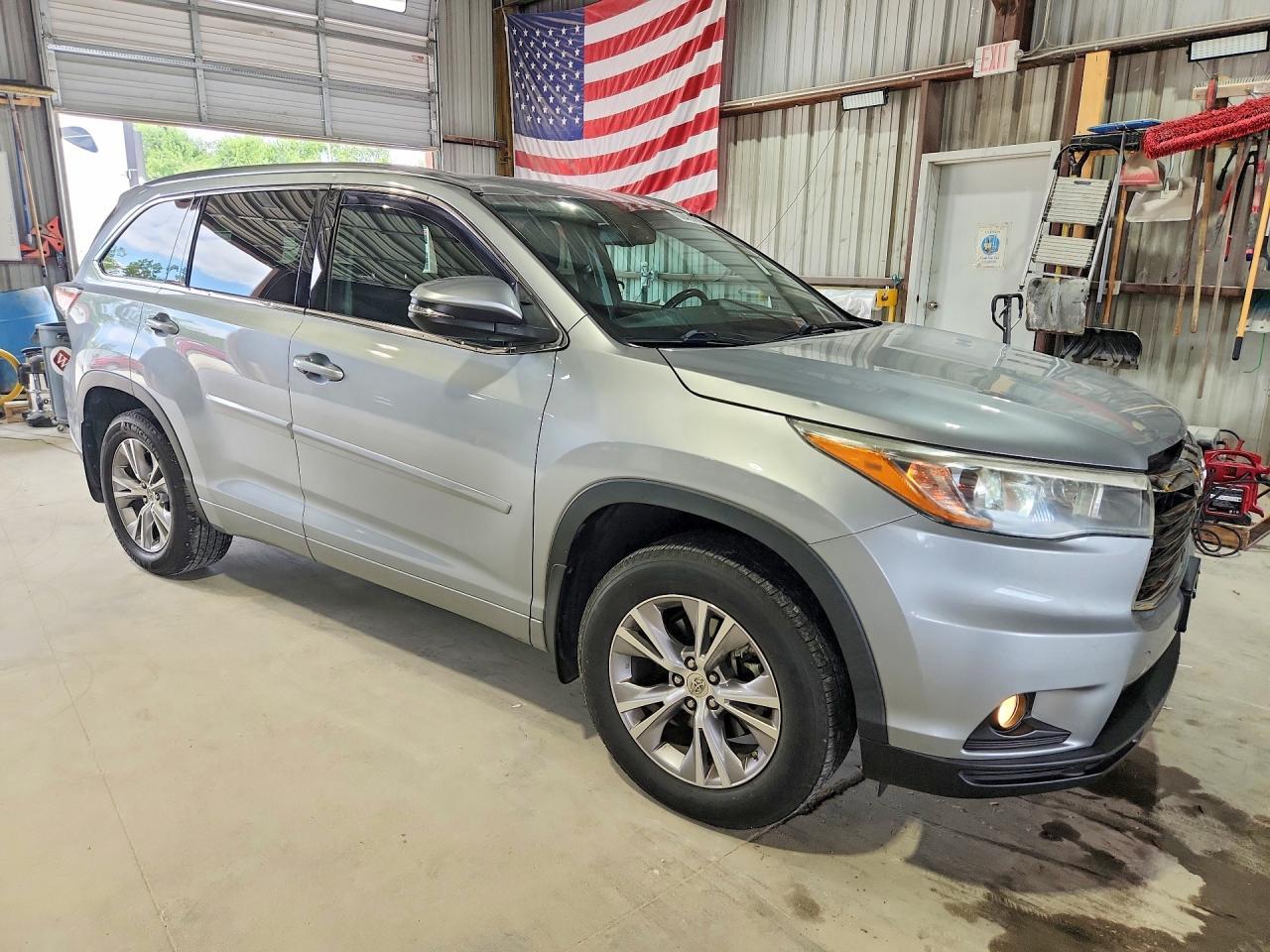 2015 Toyota Highlander Xle - Image 4