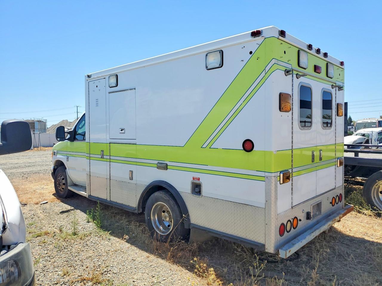 2006 Ford Econoline E350 Super Duty Cutaway Van - Фото 2