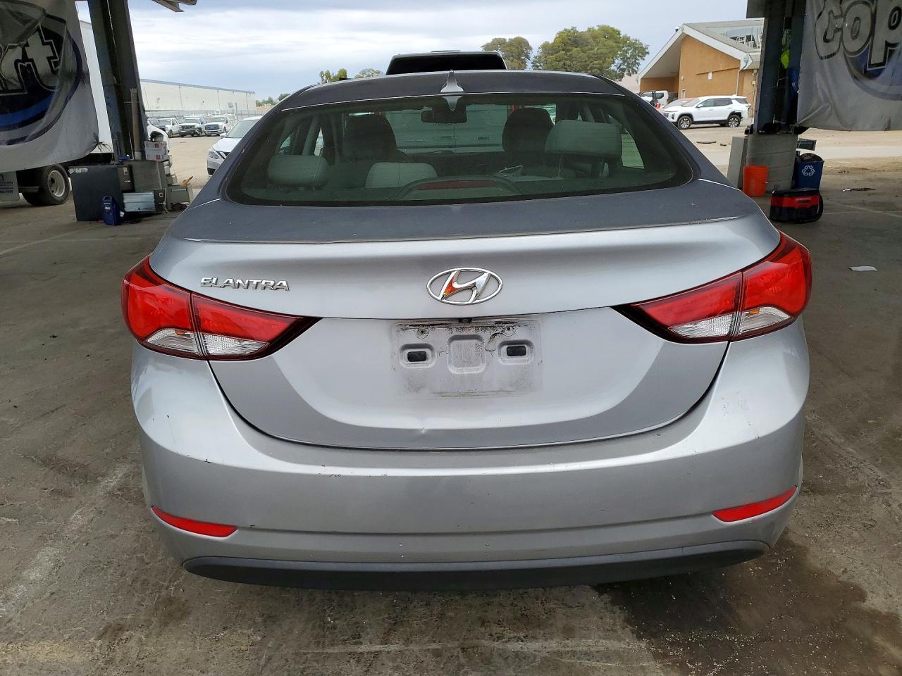 2014 Hyundai Elantra Se - Image 6