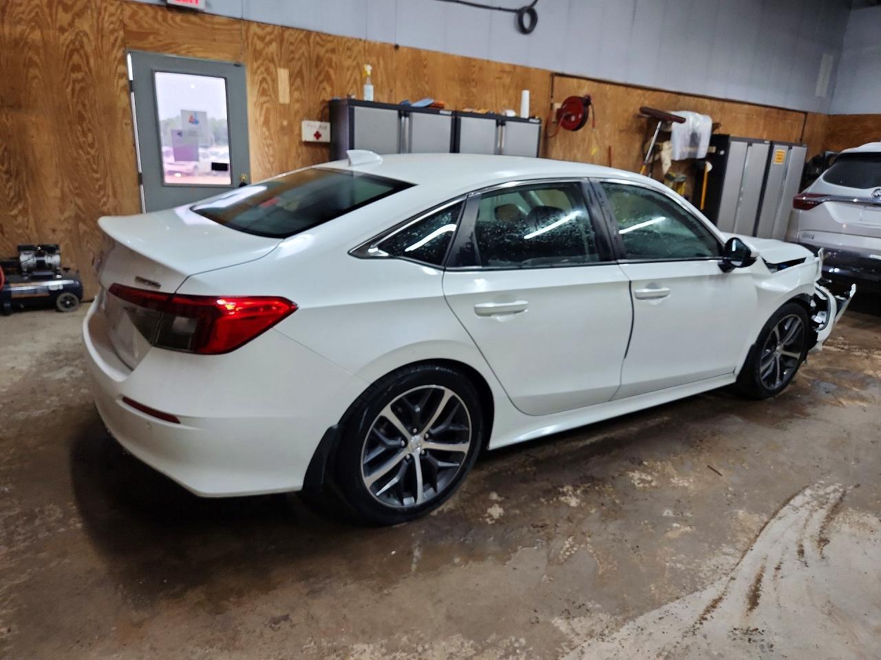 2022 Honda Civic Touring - Image 3
