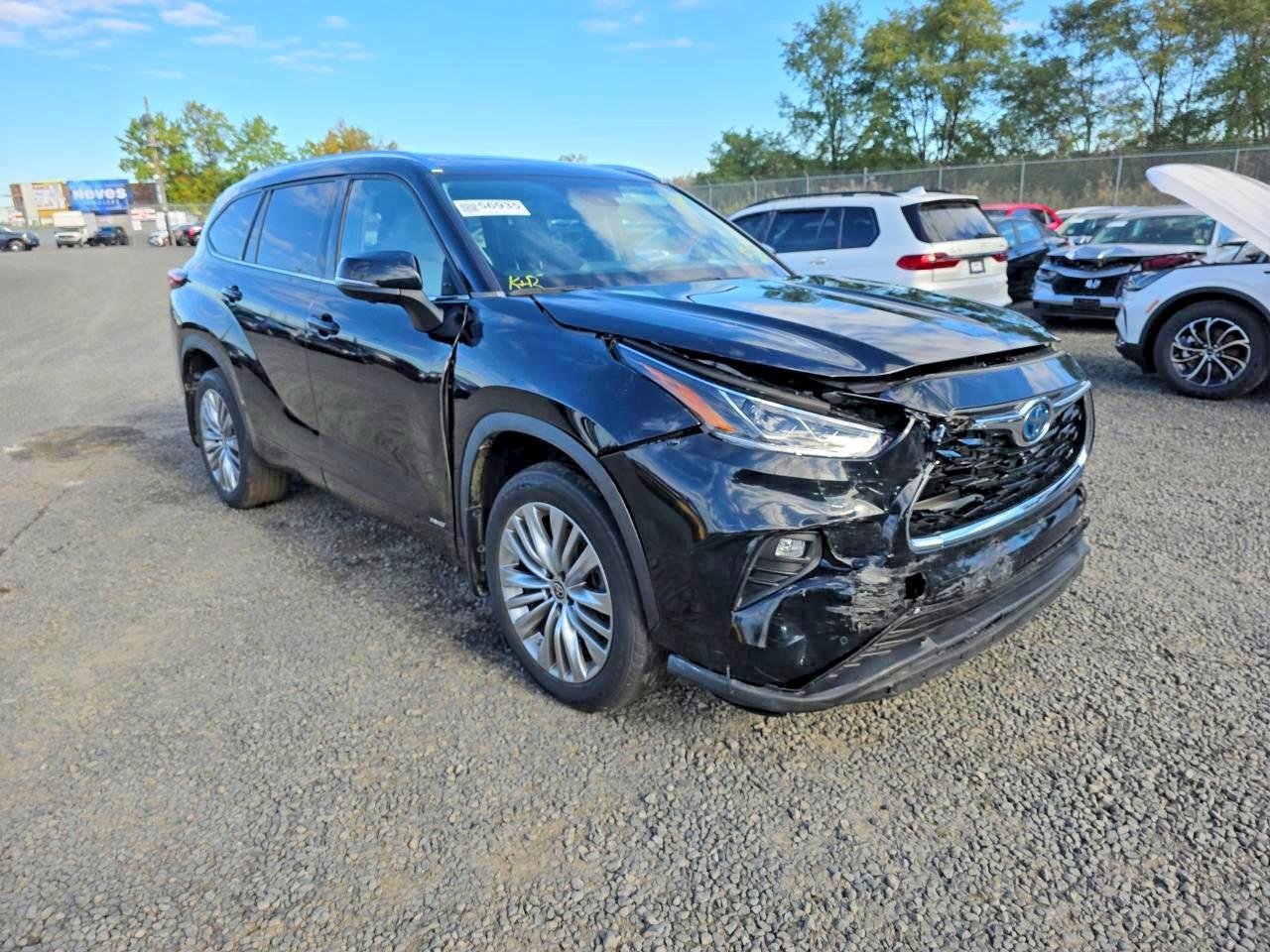 2023 Toyota Highlander Hybrid Platinum - Image 3